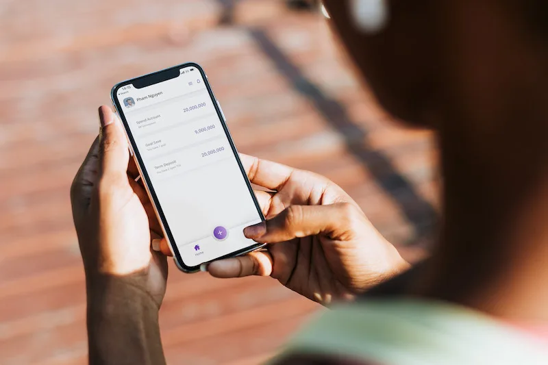 Gửi tiết kiệm online mang lại sự tiện lợi, nhanh chóng và quản lý tài khoản linh hoạt ngay trên ứng dụng ngân hàng.
